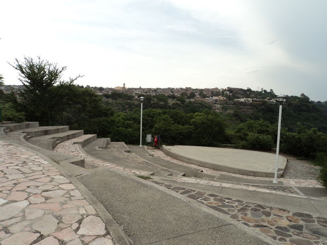 TEATRO AL AIRE LIBRE, NO HE SABIDO DE ALGUNA FUNCION, OJALA TUVIERA UN USO ADECUADO A SU CREACION, SOBRE TODO PARA LA POBLACION INFANTIL, SE ME OCURRE NARRACION DE CUENTOS ACTUADOS.