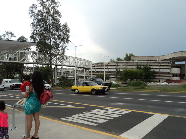 VISTA DE LA PARTE FRONTAL DE LA ACADEMIA DE POLICIA, TOMA DESDE PERIFERICO